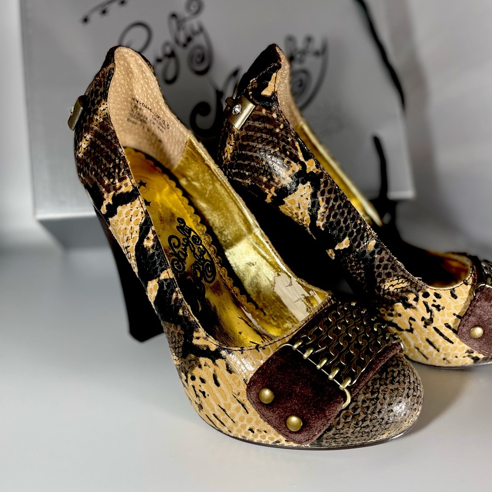 Naughty Monkey 3in snakeskin heels 6.5 gold embellishments